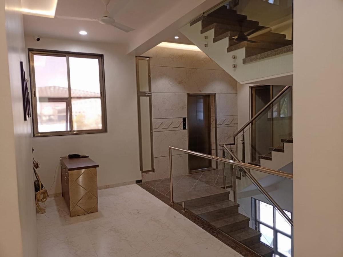 אחמדנגר Hotel Rose Gold מראה חיצוני תמונה