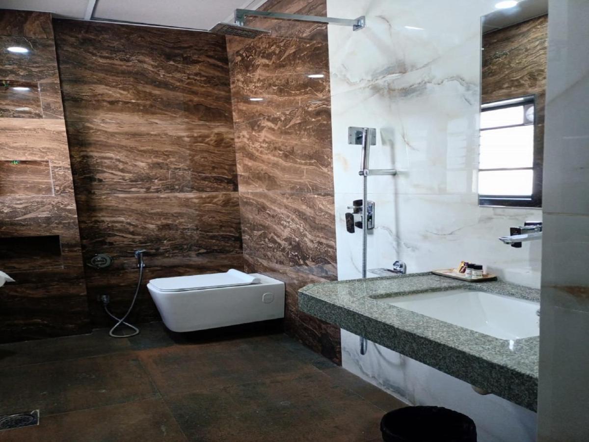 אחמדנגר Hotel Rose Gold מראה חיצוני תמונה