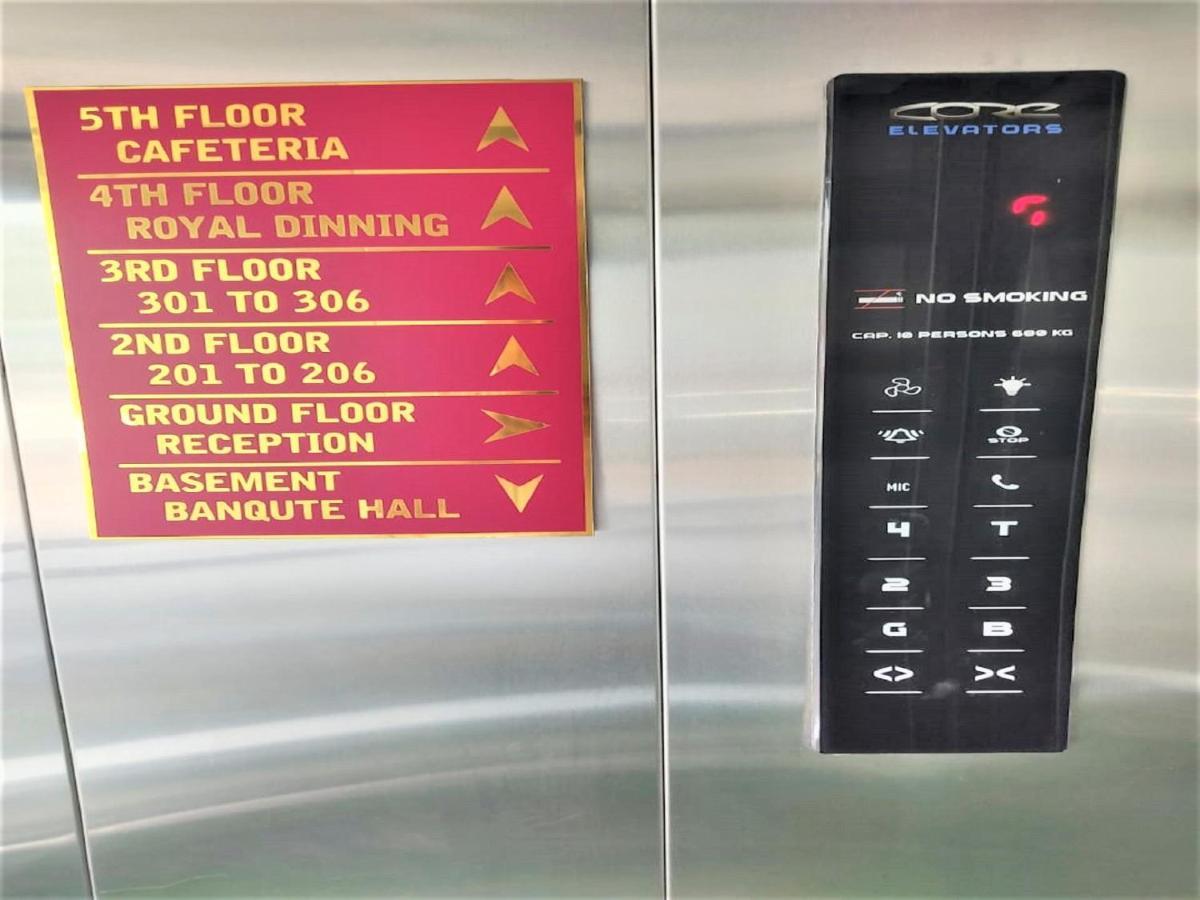 אחמדנגר Hotel Rose Gold מראה חיצוני תמונה