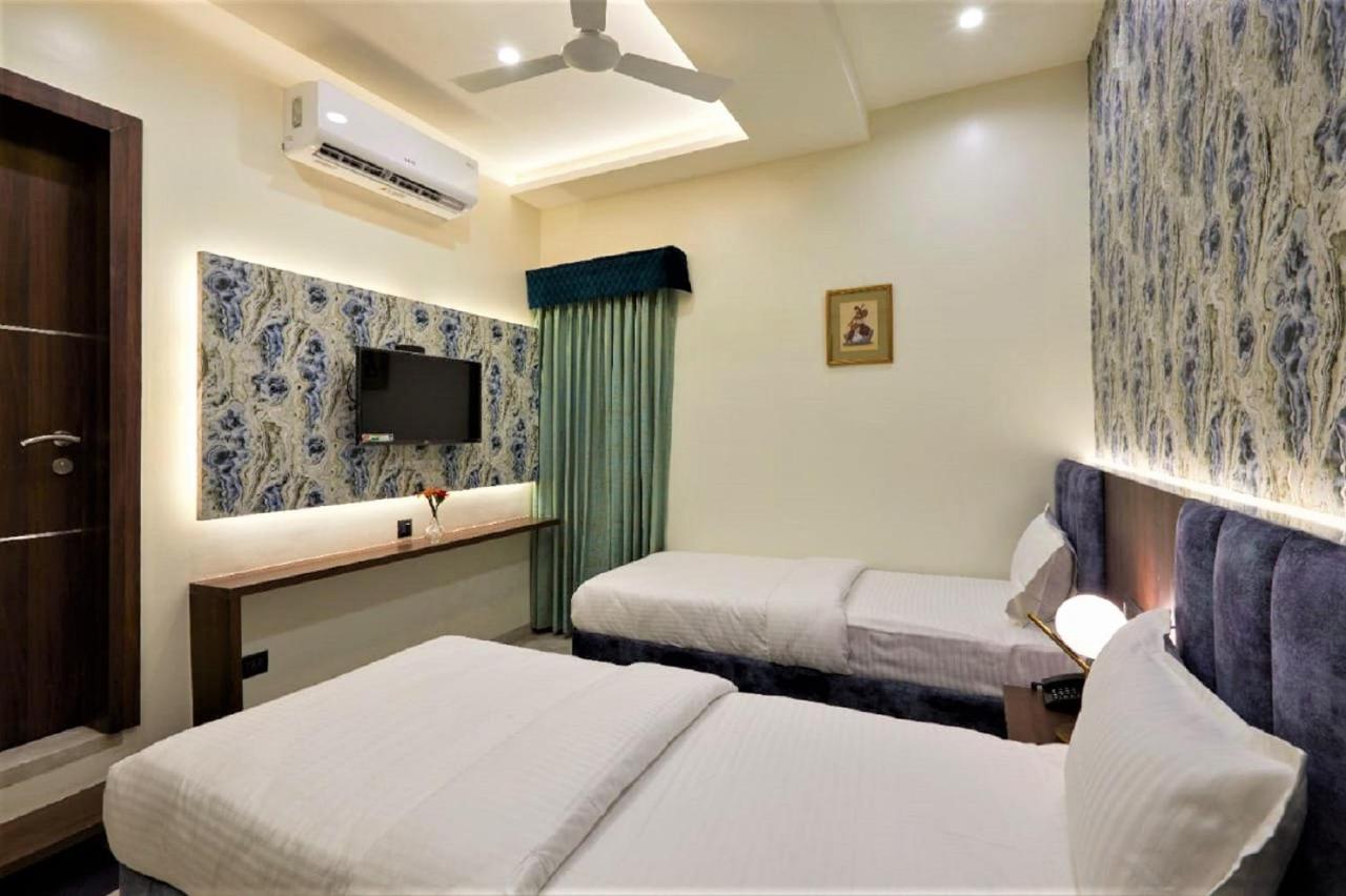 אחמדנגר Hotel Rose Gold מראה חיצוני תמונה